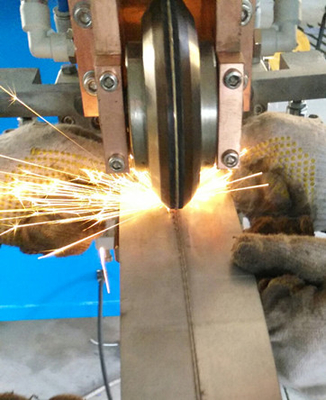 De lassende 1000mm Rechte van het het Metaallassen van het Naadblad Lasser van de de Machine Longitudinale Naad